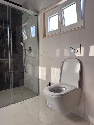 Bathroom 3, Alojamento Santos Silva, Água Grande