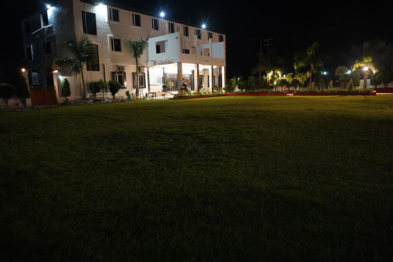 Property grounds, Viraj International Hotel, Varanasi