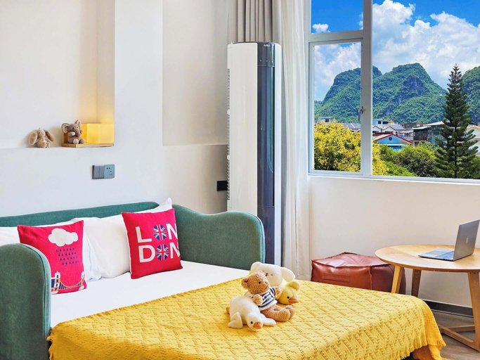 Room 5, Yangshuo Singingriver climbers house, Guilin
