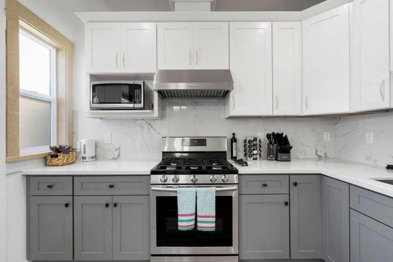 Private kitchen 2, 2BR 2BA in Excelsior District w Parking, San Francisco