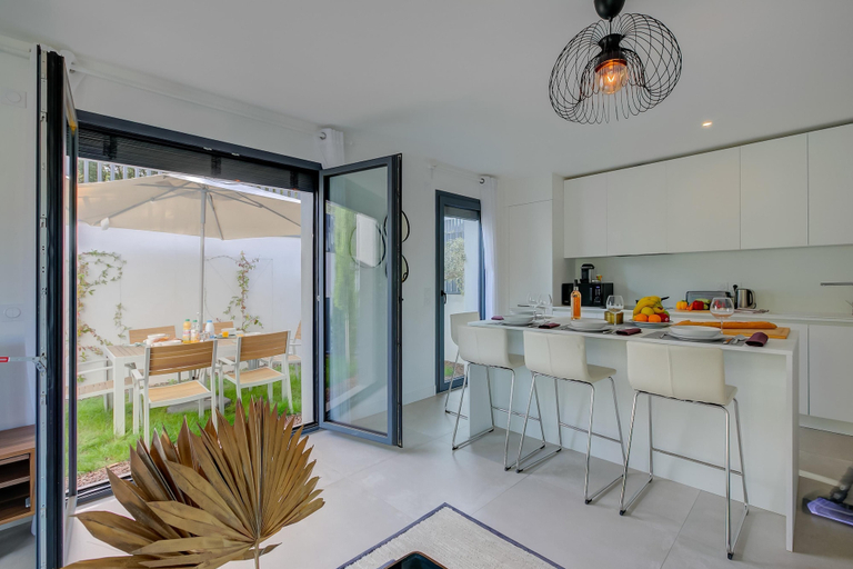 Room 4, L Crin Sainte Maxime 101, Var