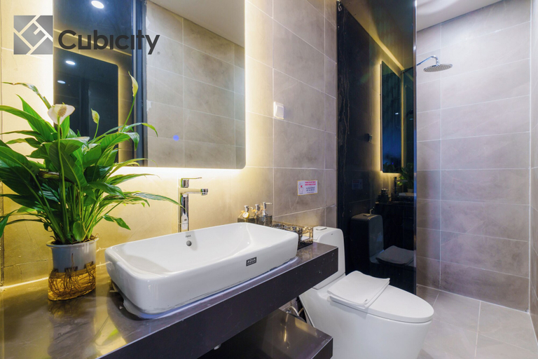 Bathroom 3, Cubicity Wall Street House, District 1