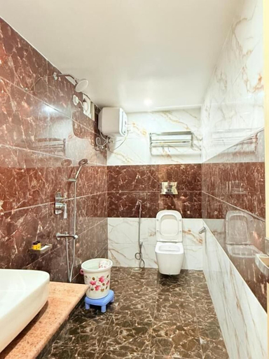 Bathroom 3, Hotel Mangalam, Varanasi