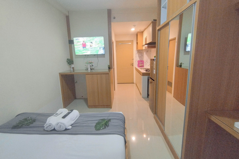 Interior 2, Modern Look Studio Near Iph School At Bale Hinggil Apartment, Surabaya