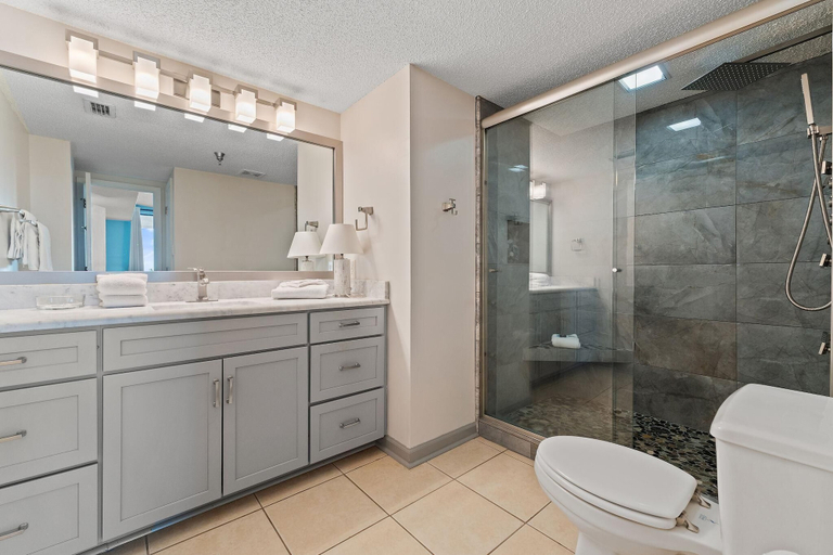 Bathroom 4, Romar Place 305, Baldwin