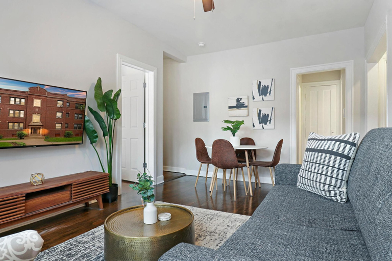 Living area 5, 2BR Getaway - Touhy 3S, Cook