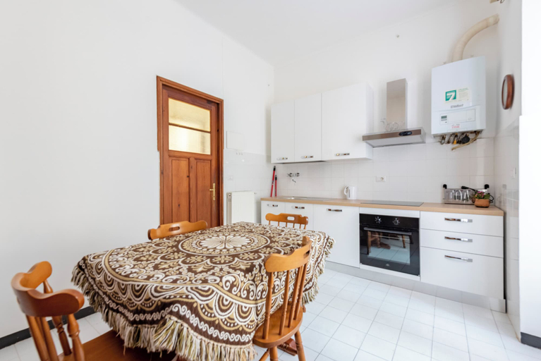 Private kitchen 4, Spacious 2-bedroom flat near the beach, Genova