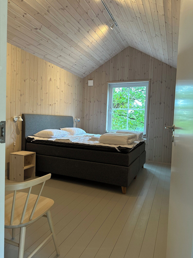 Room 2, Lilla Brattön, Tjörn