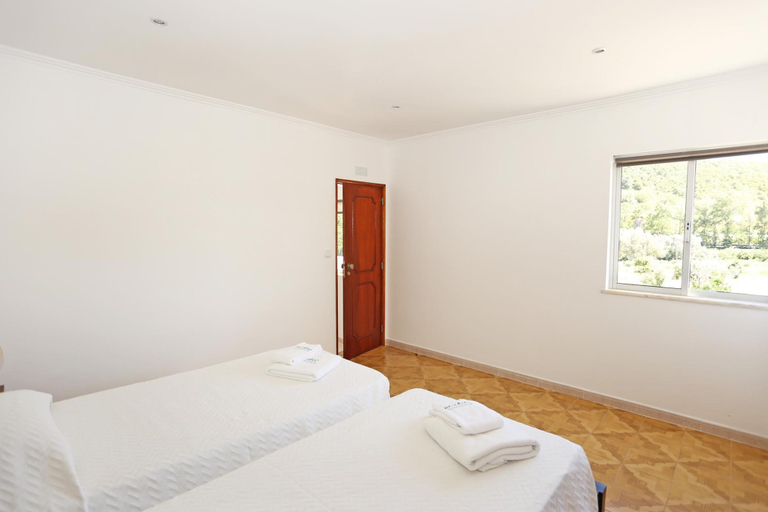 Room 5, S 02 - 2 Bed Apartment in Quinta Silvestre, Lagos