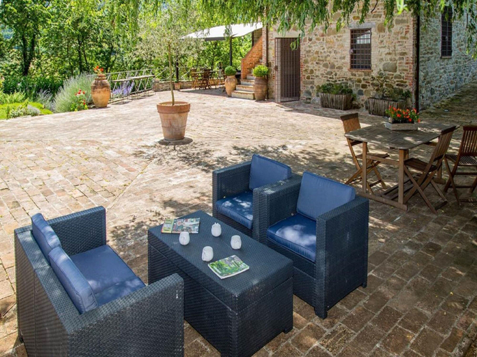 Garden 4, Lush Farmhouse in Umbertide With Pool, Perugia