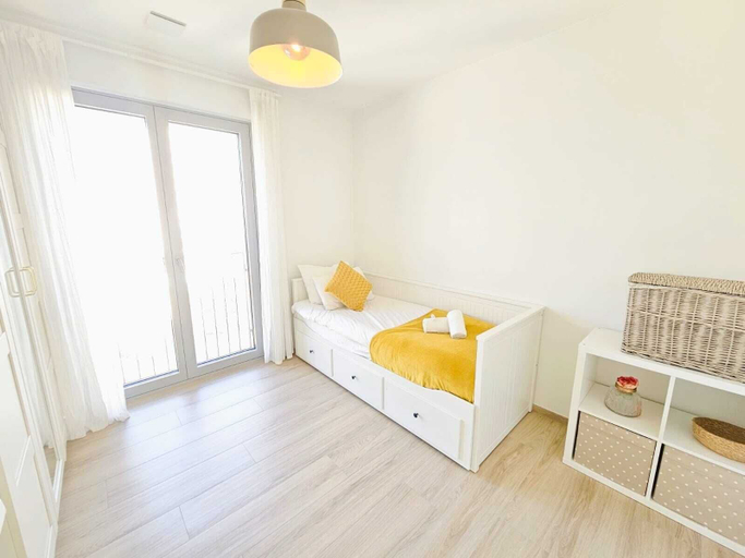 Room 3, Central 2BR Flat w terrace&parking, Luxembourg