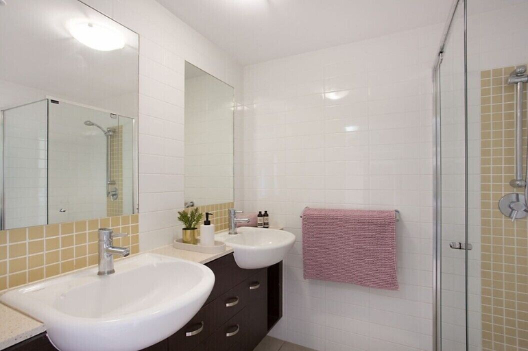 Bathroom, Wings Resort - Private Apartments, Gold Coast
