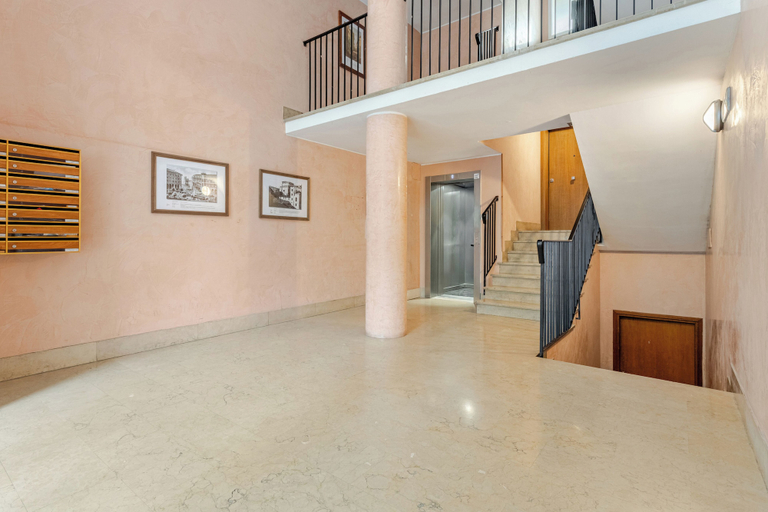 Property entrance, Luxury near the Station 2 bedrms 2 baths, Bologna