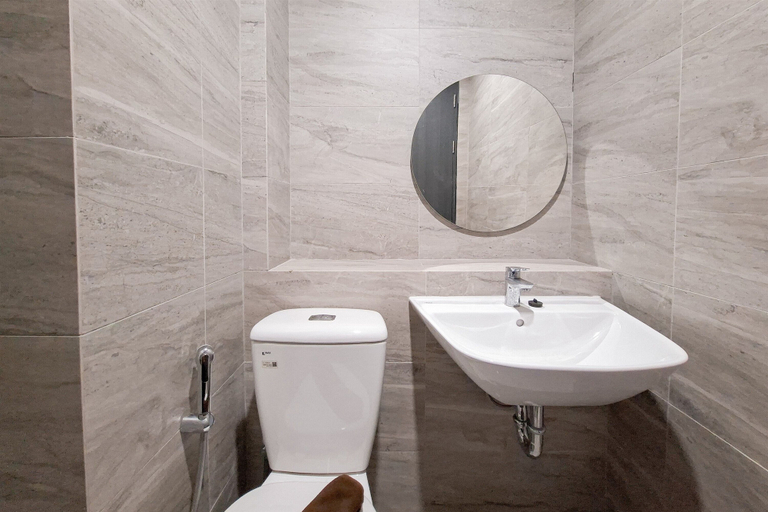 Bathroom 5, Trendy 1Br At Apartment Collins Boulevard, Tangerang