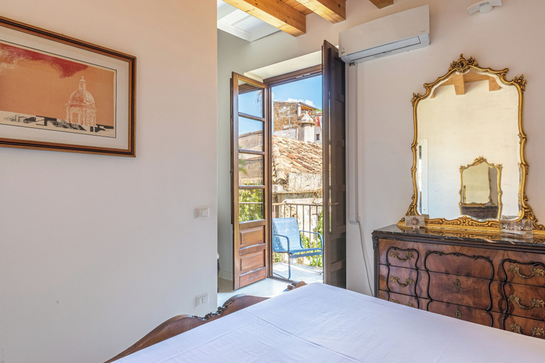 Room 4, San Salvatore Apartment by Wonderful Italy, Palermo