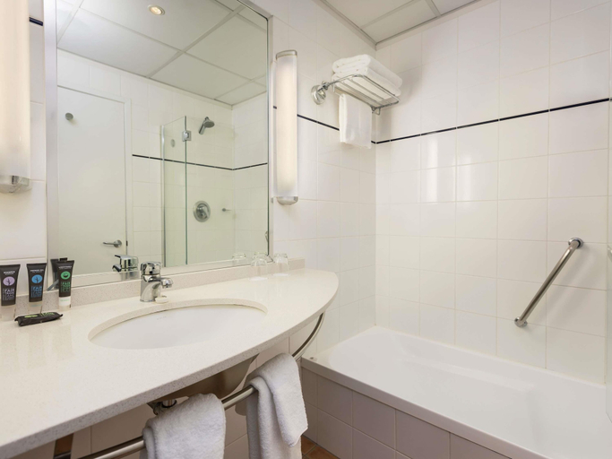 Bathroom 4, Novotel Auckland Ellerslie, Waitakere