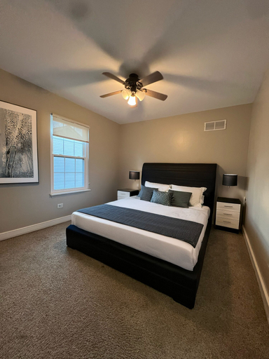 Room 3, Modern 4 Bedroom Private Vacation Home, Will