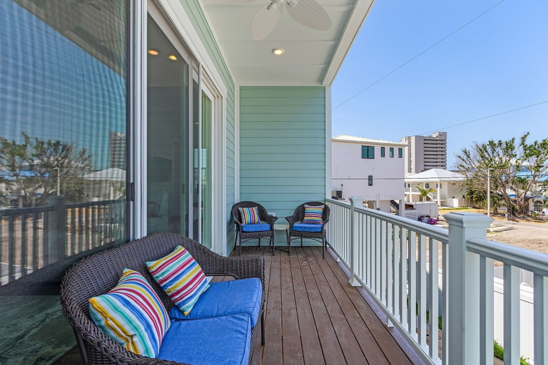 Terrace/patio 4, 209 Seabreeze Escape: NEW Spacious 5-Bedroom Pool Home 5 Home, Lee