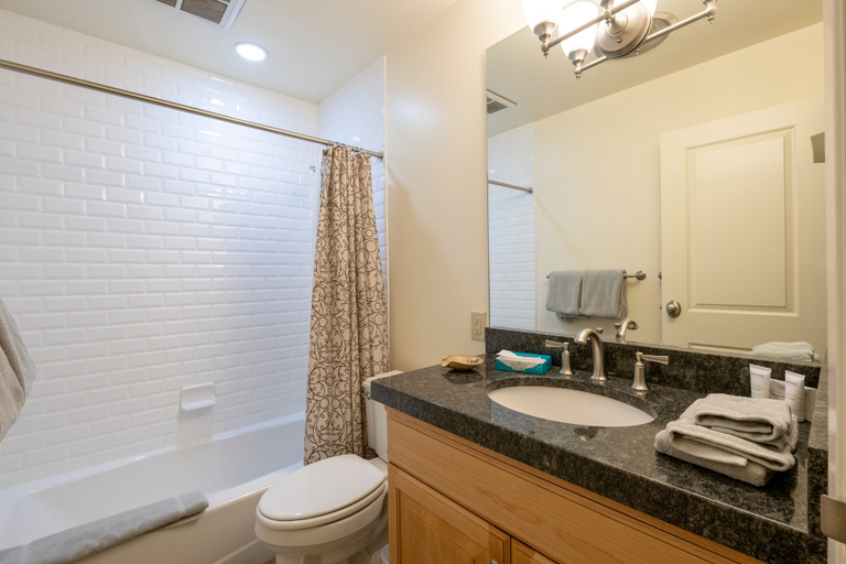 Bathroom 2, Three Kings 37 2 Bedroom Condo, Summit
