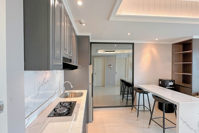 Private kitchen 2, Cozy And Spacious 1Br At Grand Sungkono Lagoon Apartment, Surabaya