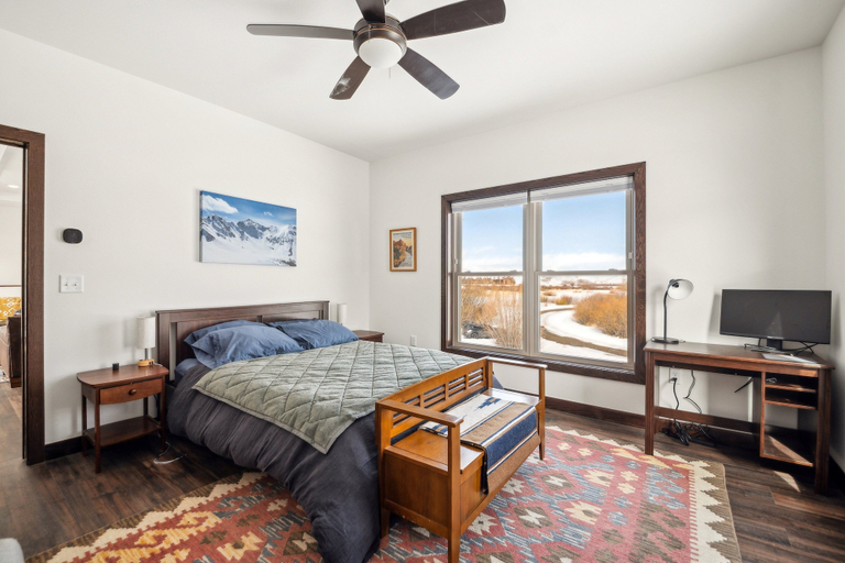 Room 5, 4br Mountain View Home - 5 Minutes to Granby Ranch 4 Bedroom Home, Grand