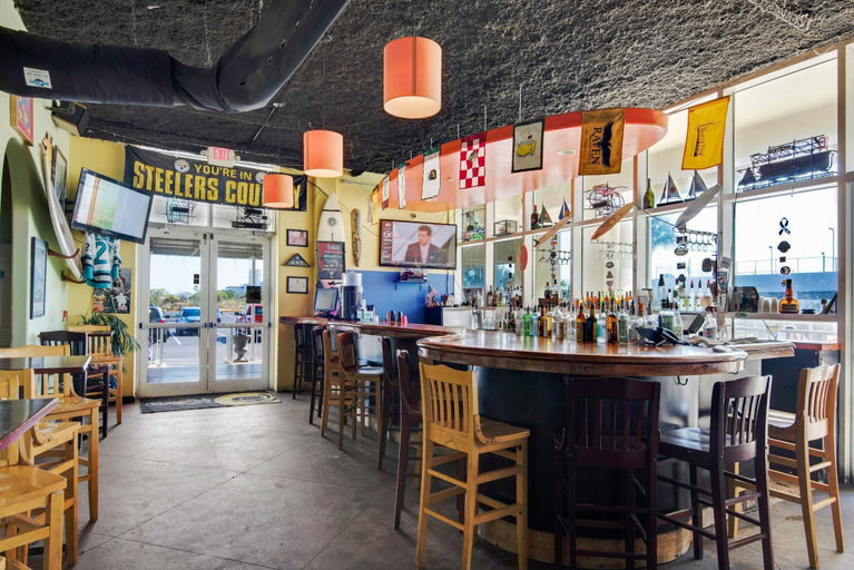 Food & Drinks 5, Ariel Dunes II 1305, Walton