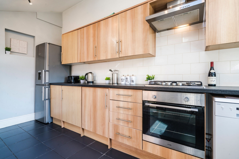Private kitchen 5, Cosy 4-bed - Sleeps 7, Garden & Pet-friendly, Birmingham