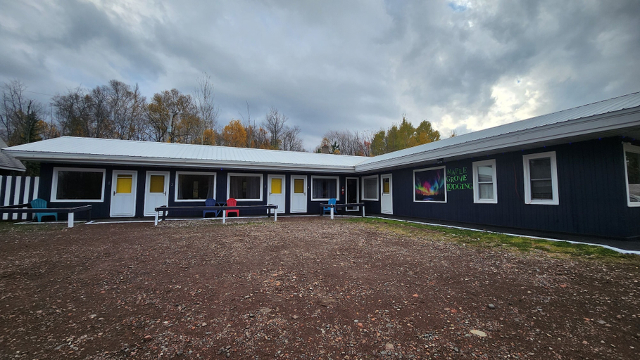 Exterior 5, Maple Grove Lodging, Lake