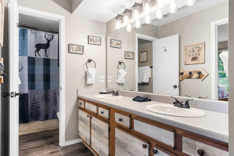Bathroom, Fallcreek Haven - A Chic Retreat, Taney