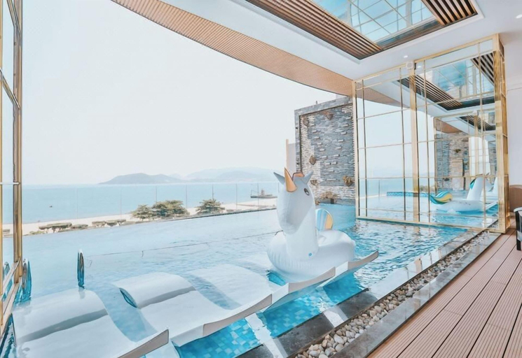 Rooftop pool, La Vague Hotel, Nha Trang