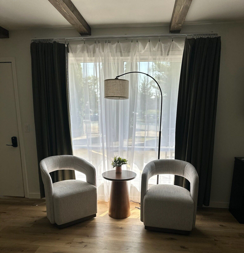 Room 2, The Juniper Motel & Resort, Columbia