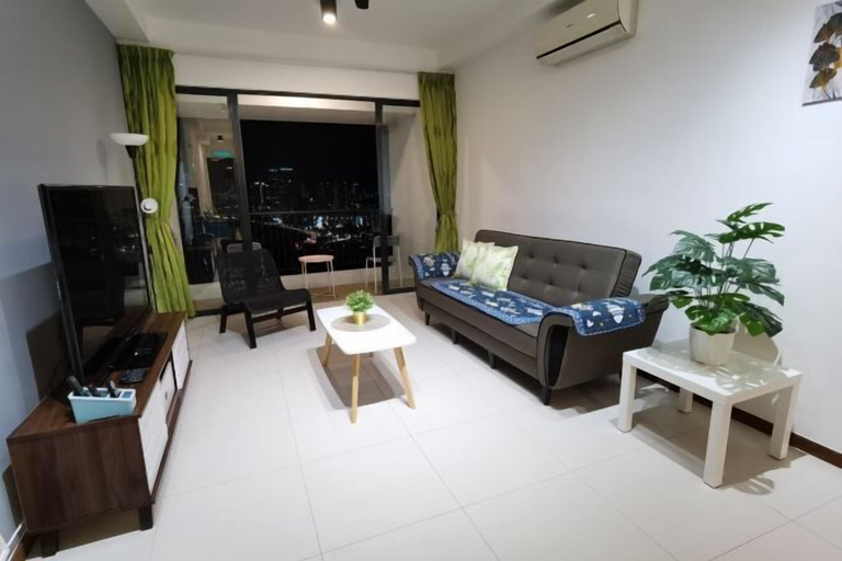 Living area 4, Landmark by Homey Planet 3BR Family Suite(B), Pulau Penang