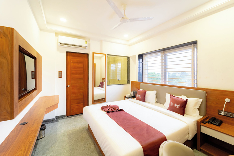 Room 4, Hotel The Grand Tanishqa By Basotel, Indore
