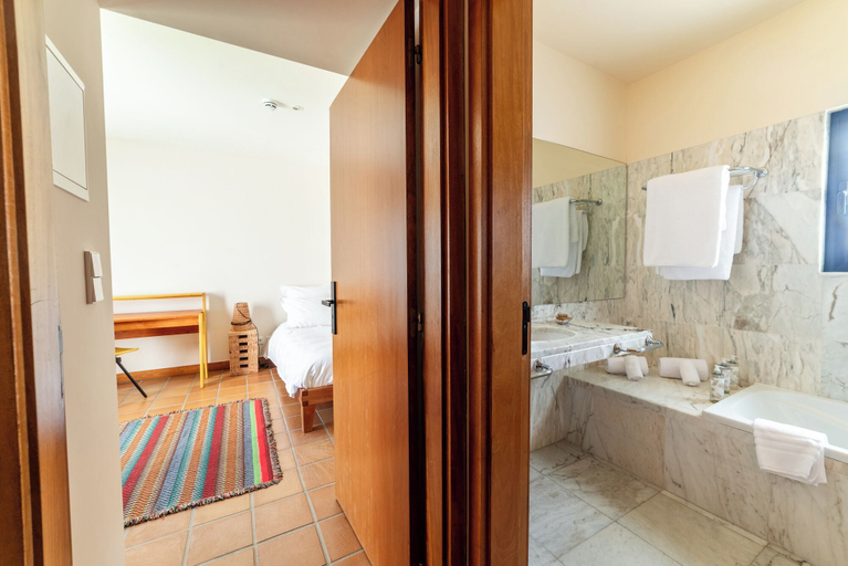 Bathroom 4, Calipo, Vila Viçosa