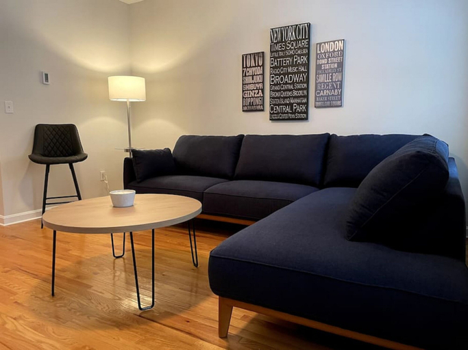 Room 4, Lovely Two Bedroom Condo in South Boston, Boston