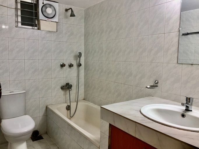 Bathroom 5, Maya Eco Guest House, Dhaka