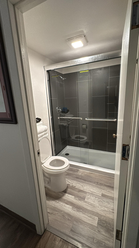 Bathroom 2, Heritage Inn, Whatcom