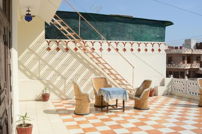 Others 5, Rampura Kothi, Jaipur