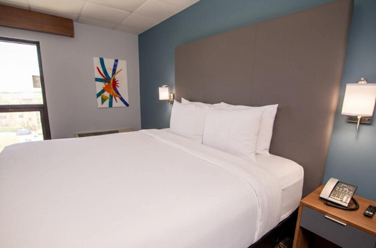 Bedroom 3, Regency Miami Airport by Sonesta, Miami-Dade