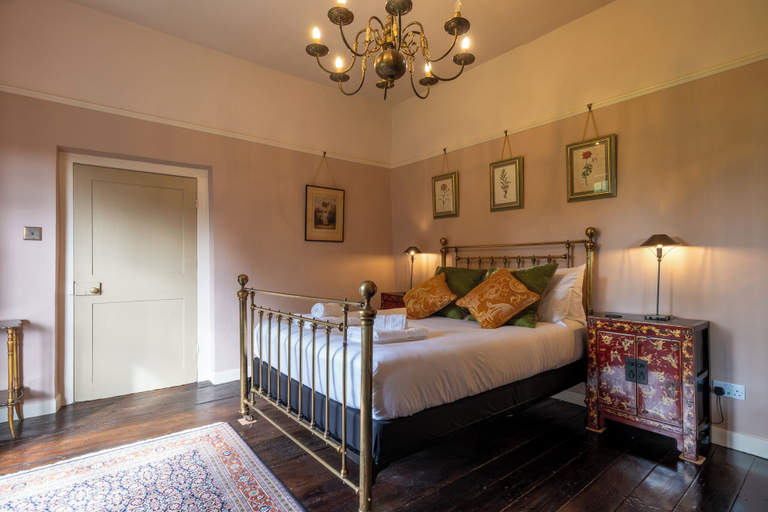 Room 5, Stunning 4BD Home in Worcestershire, Worcestershire