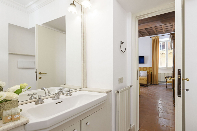 Bathroom, Cartari Deluxe Apartment, Rome