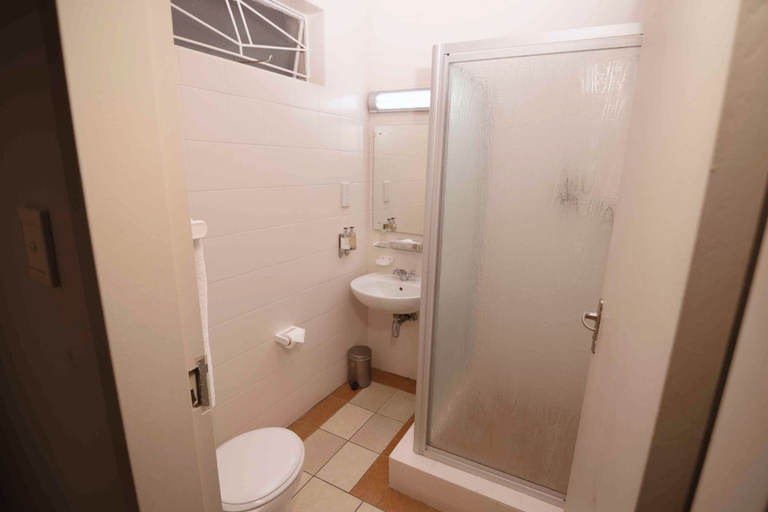 Bathroom 5, Safari Lodge, Windhoek West