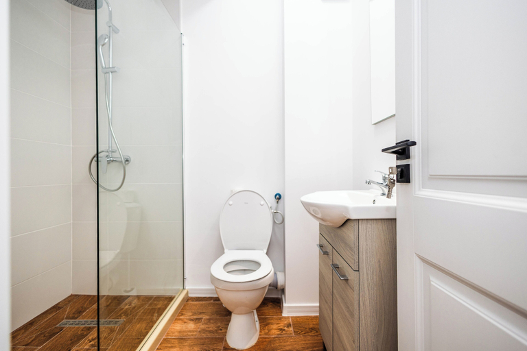 Bathroom 2, Stefan Building Mamaia Nord, Navodari