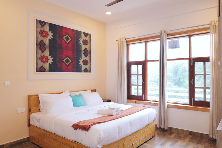 Bedroom 2, Dawn's Embrace by Oakwood, Dehradun