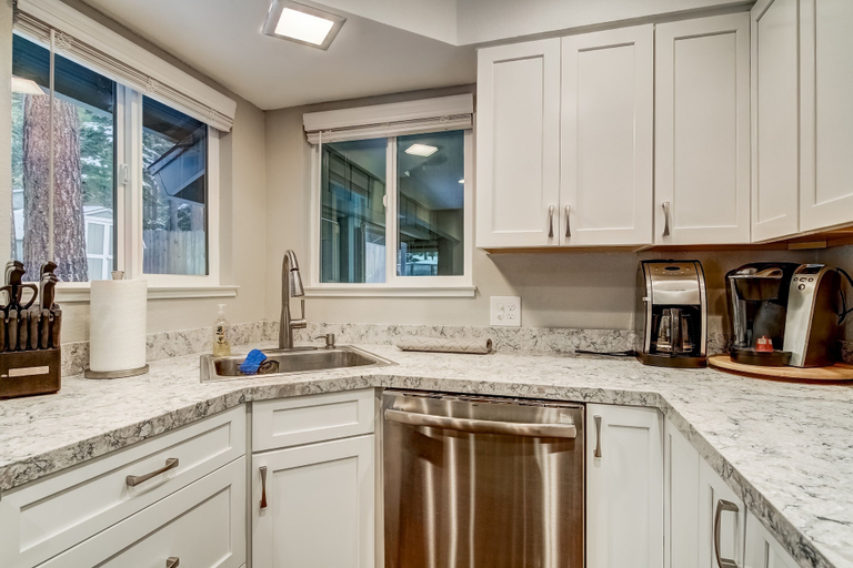 Private kitchen 3, 2574c Bear Creek Cabin 2 Bedroom Cabin, El Dorado