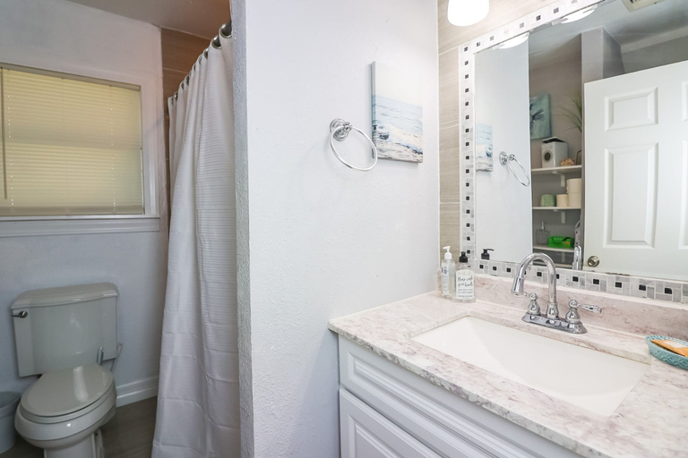 Bathroom 4, Das Galveston Haus in Galveston, Galveston