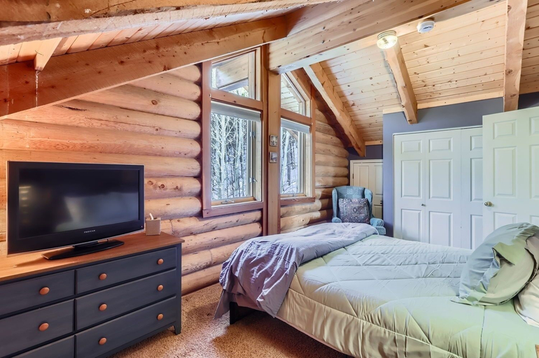 Room 3, Valley View Vistas 3 Bedroom Lodge, Boulder