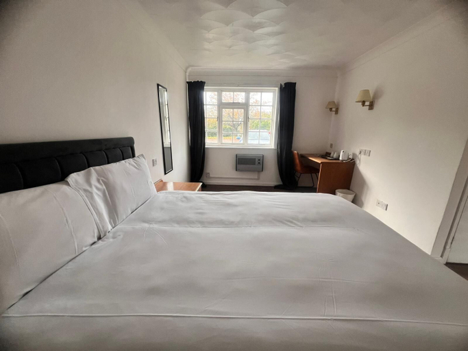 Room 5, Rivenhall End Hotel, Essex