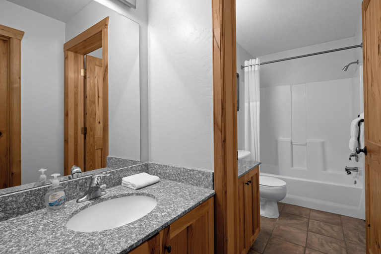 Bathroom 3, Sun Outdoors Garden City Utah, Rich