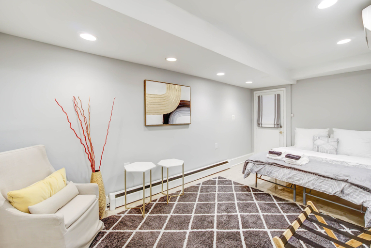 Room 5, Logan Mansion Suite 1 2 Bedroom Apartment Hotel, Washington D.C.